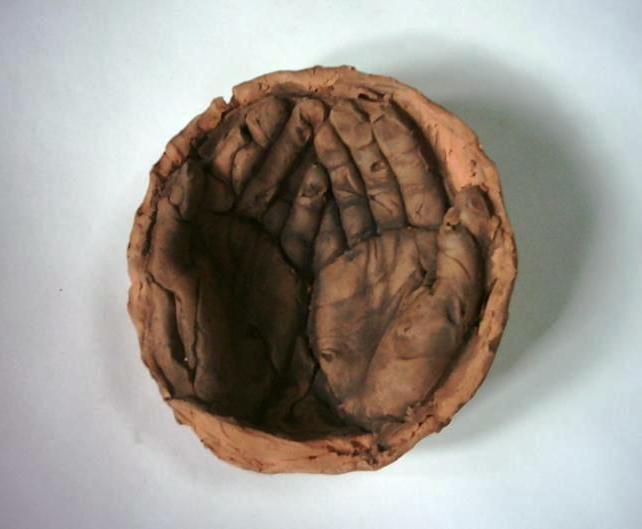 Cuenco-manos_obra-de-yornel-martinez-elias